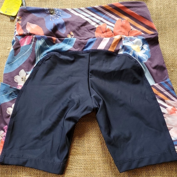 Memo athletic biker shorts and top - Picture 6 of 6